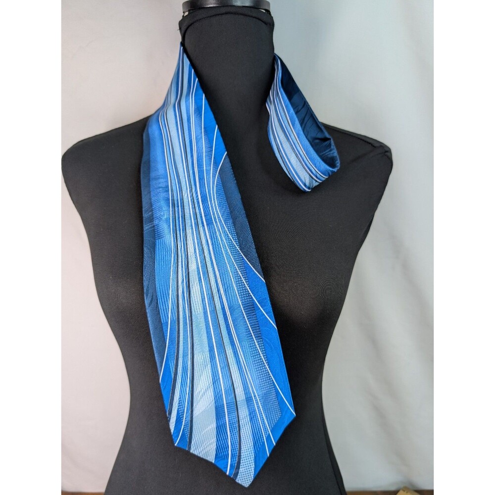 Men's Il Canto Italian Designer Blue Striped Swirl 100% Silk Tie - Wide